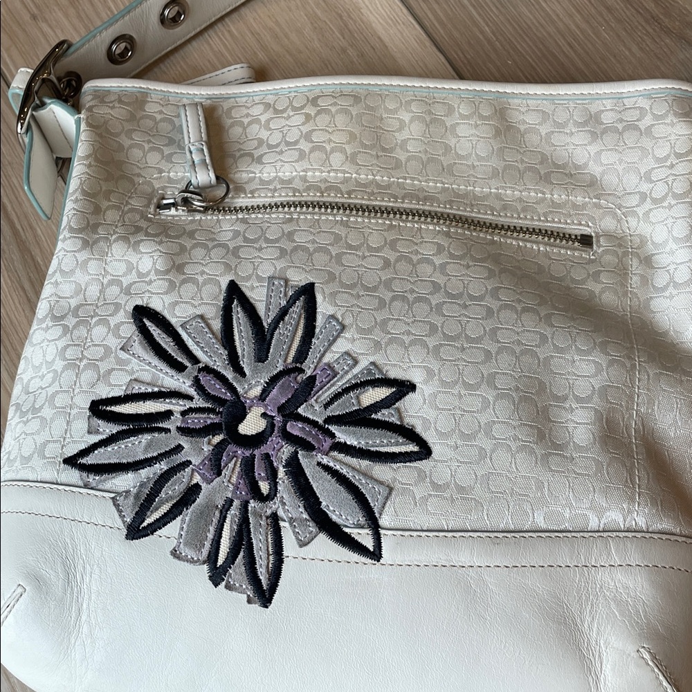 Coach Floral Embroidered Cream Shoulder Bag - Picture 14 of 16